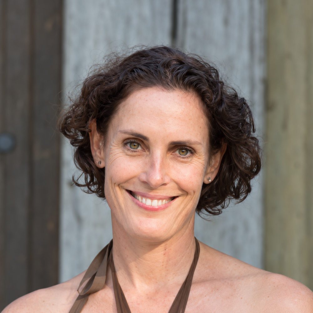 Amanda Hookham-Kraft, Cert. NZNFE flower essence practitioner in Parau