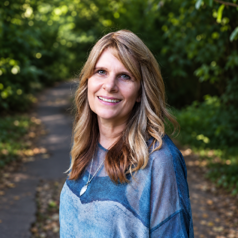 Danielle Mahoney, Dip. NZNFE flower essence practitioner in Mt Wellington