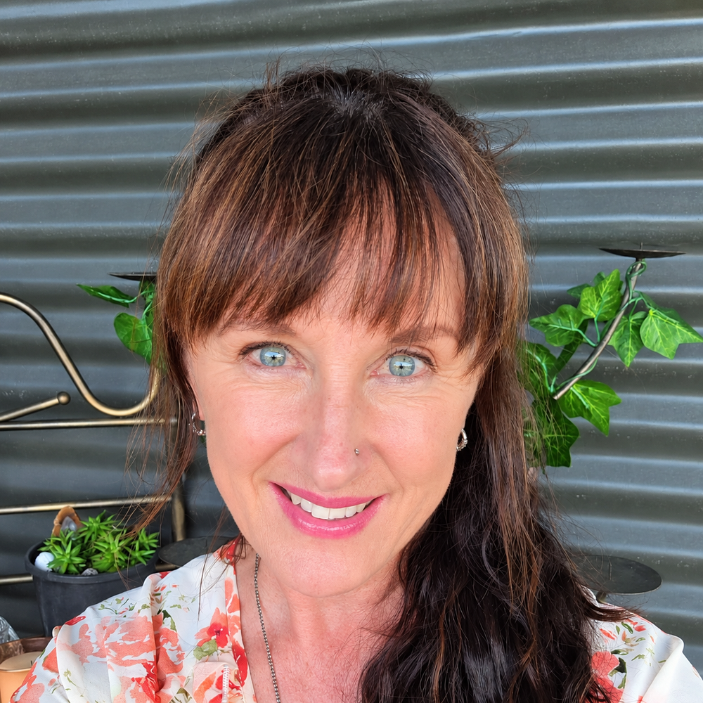 Ivy Megan, Dip. NZNFE flower essence practitioner in Levin, Horowhenua