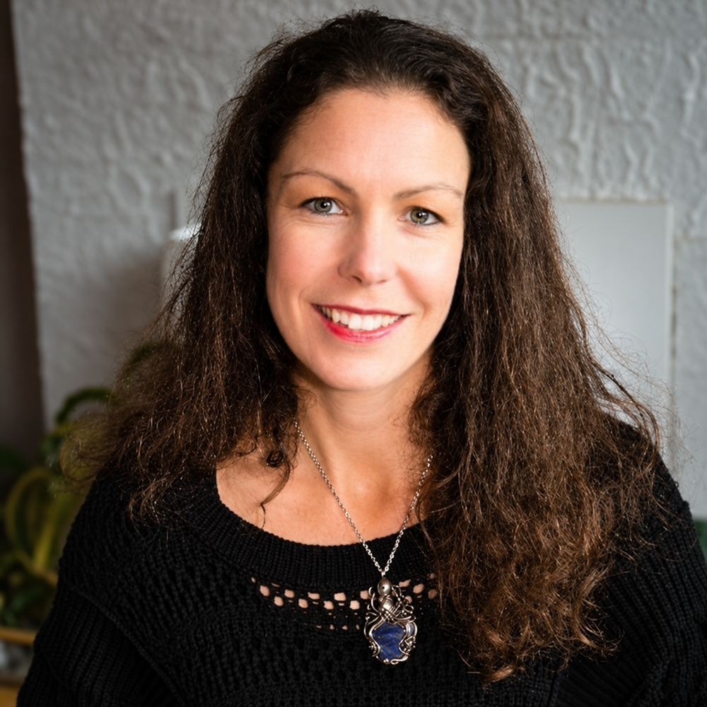 Lana Raill, Dip. NZNFE flower essence practitioner in Titirangi