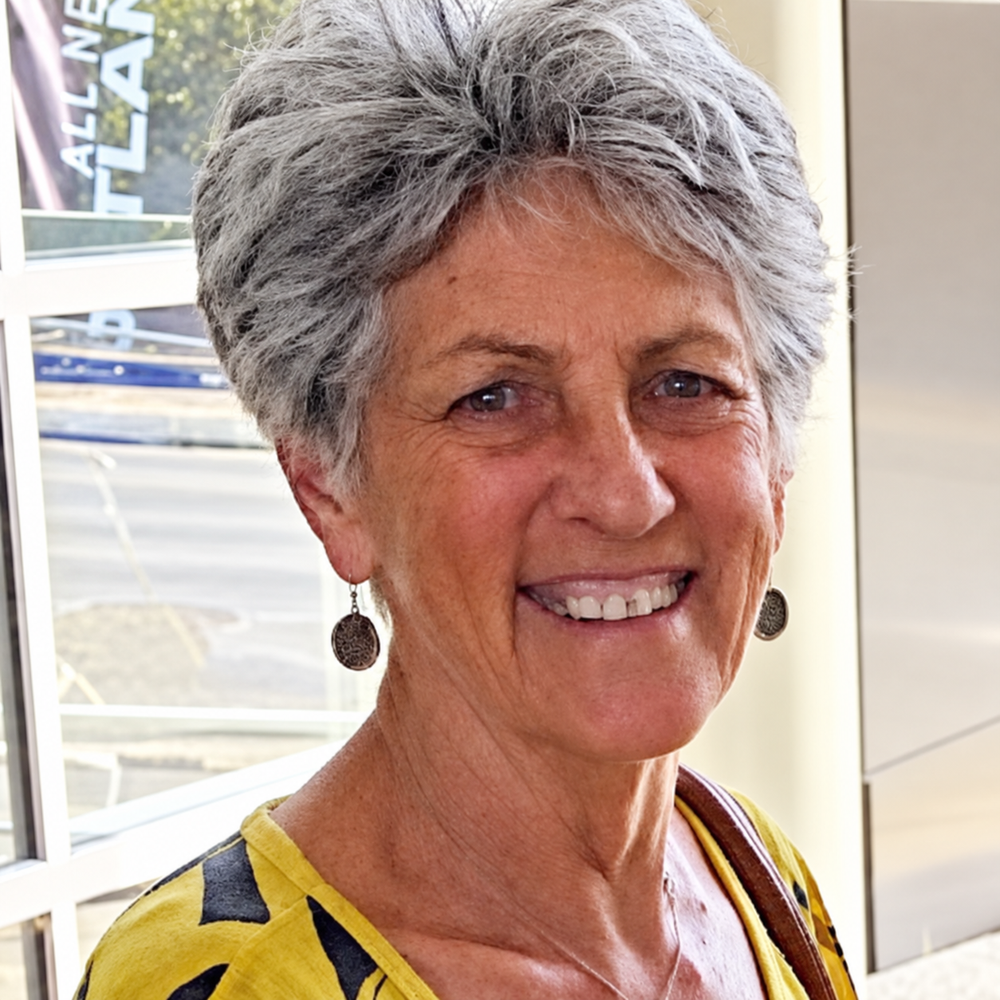 Suzanne Showers-Gay, Cert. NZNFE flower essence practitioner in Bright, North West Victoria
