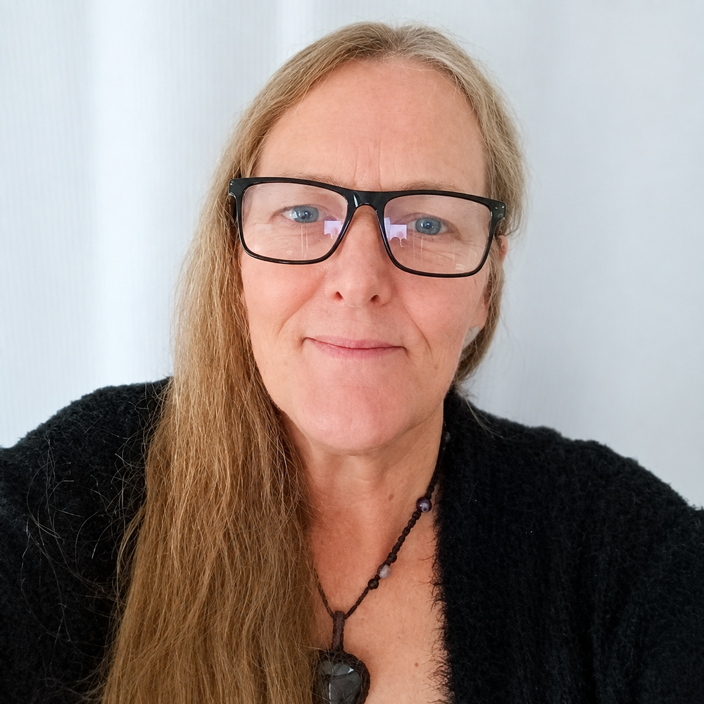 Wendy Skelley, Dip. NZNFE flower essence practitioner in Waitakere